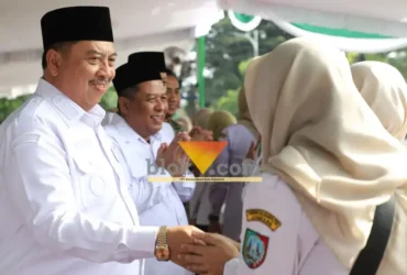 Suasana halal bihalal Bupati Jombang dengan pegawai di lingkungan pemkab.(blok-a.com/Syahrul Wijaya)