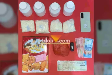 Barang bukti pil koplo dan sejumlah uang berhasil diamankan polisi.(blok-a.com/Syahrul Wijaya)