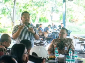 Bupati Gresik Fandi Akhmad Yani memaparkan posisi strategis Gresik sebagai kawasan industri dan logistik.(foto: ist)