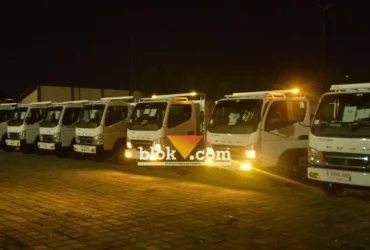 Deretan truk yang akan diserahkan kepada kepala desa dan ketua koperasi desa merah putih (KDMP) oleh kodim 0815 Mojokerto.(blok-a.com/Syahrul Wijaya)