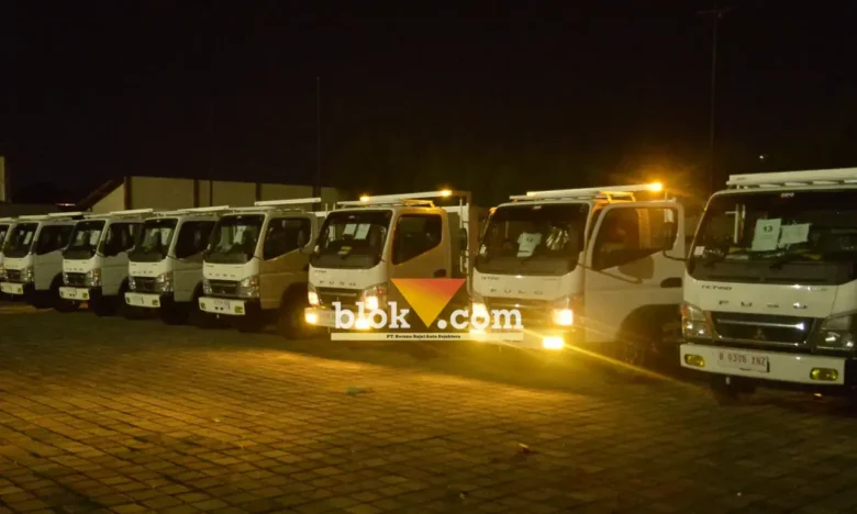 Deretan truk yang akan diserahkan kepada kepala desa dan ketua koperasi desa merah putih (KDMP) oleh kodim 0815 Mojokerto.(blok-a.com/Syahrul Wijaya)