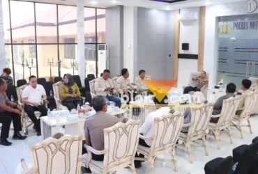 Kunjungan silaturahmi PKDI ke Polres disambut Kapolres Mojokerto di ruang Presisi (foto: Blok-a.com/Syahrul Wijaya)