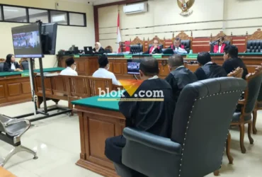 Majelis Hakim Pengadilan Tipikor Surabaya bacakan putusan sela Sidang Korupsi Dana Hibah Ponpes Al Ibrohimi Gresik (foto: Blok-a.com/ivan)