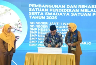 Mendikdasmen Abdul Mu'ti meresmikan program revitalisasi sarana prasarana satuan Pendidikan di Kabupaten Sidoarjo, Selasa (14/4/2026) (foto: ist)