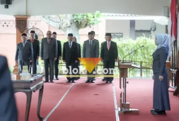 Wali kota Mojokerto Ika Puspita Sari saat melantik PNS dan pejabat fungsional.(foto: Blok-a.com/Syahrul Wijaya)