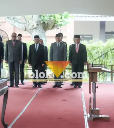 Wali kota Mojokerto Ika Puspita Sari saat melantik PNS dan pejabat fungsional.(foto: Blok-a.com/Syahrul Wijaya)