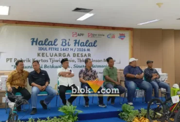 Suasana halal bihalal insan media bersama Tjiwi Kimia yang berlangsung di lantai 2 gedung MOB B (foto: Blok-a.com/Syahrul Wijaya)