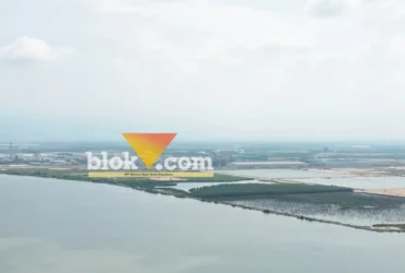 Sebagian daratan reklamasi seluas kurang lebih 59ha di KEK JIIPE Manyar Gresik diduga belum kantongi Izin PKKPRL.(foto: blok-a.com/ivan)