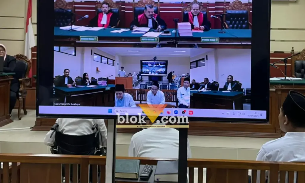 Sidang perdana Kasus Korupsi Hibah Pesantren Al Ibrohimi Gresik di PN Tipikor Surabaya (foto: Flok-a.com/Ivan)