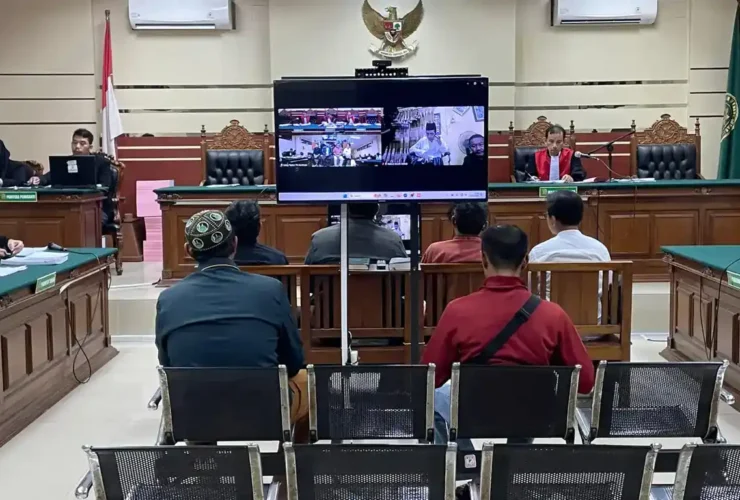 Sidang Korupsi Hibah Ponpes Al Ibrohimi Gresik menghadirkan santri hingga pegawai toko bangunan sebagai saksi kunci (foto: ist)