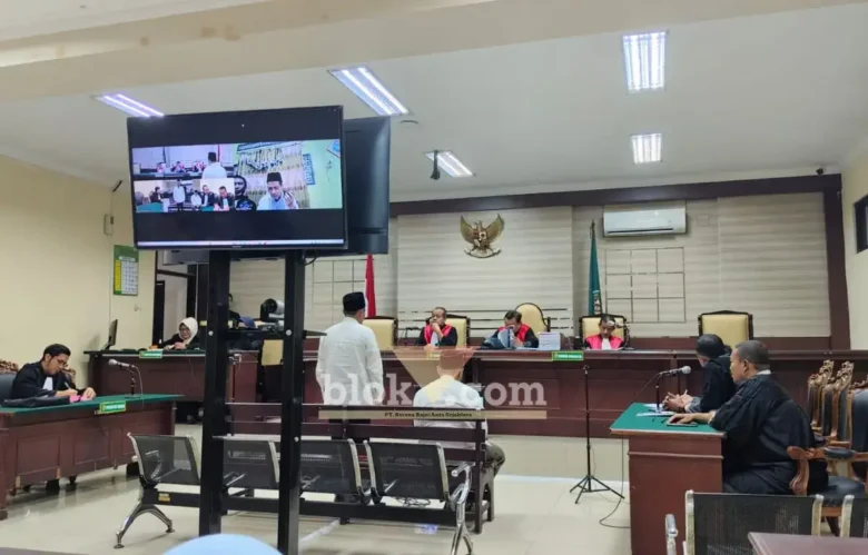 Sidang vonis kasus korupsi hibah Ponpes Al Ibrohimi Manyar Gresik, di PN Tipikor Surabaya Kamis (30/7/2026) (foto: Blok-a.com/Ivan)