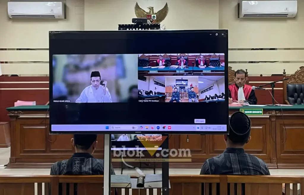 Sidang pembacaan tuntutan tiga terdakwa korupsi dana hibah ponpes Al Ibrohimi Gresik.(foto: Blok-a.com/Ivan)
