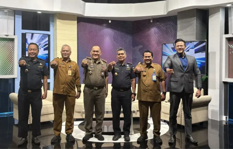 Talkshow "Mengenal DBHCHT, Mendorong Pemanfaatan yang Tepat Sasaran dan Bersama Memerangi Rokok Ilegal" di TVRI Stasiun Jawa Timur, Selasa (21/7/2026) (foto: istimewa)