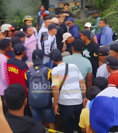 Kerumunan warga saat menangkap pencuri tas di Kembangbelor, Pacet (foto: blok-a.com/Syahrul Wijaya)