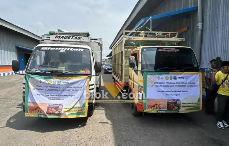 Penyaluran stabilisasi pasokan dan harga jagung untuk peternak wilayah Jawa Timur.(foto: blok-a.com/Syahrul Wijaya)